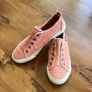 Cool and casual Blowfish Malibu women’s tennis shoes.